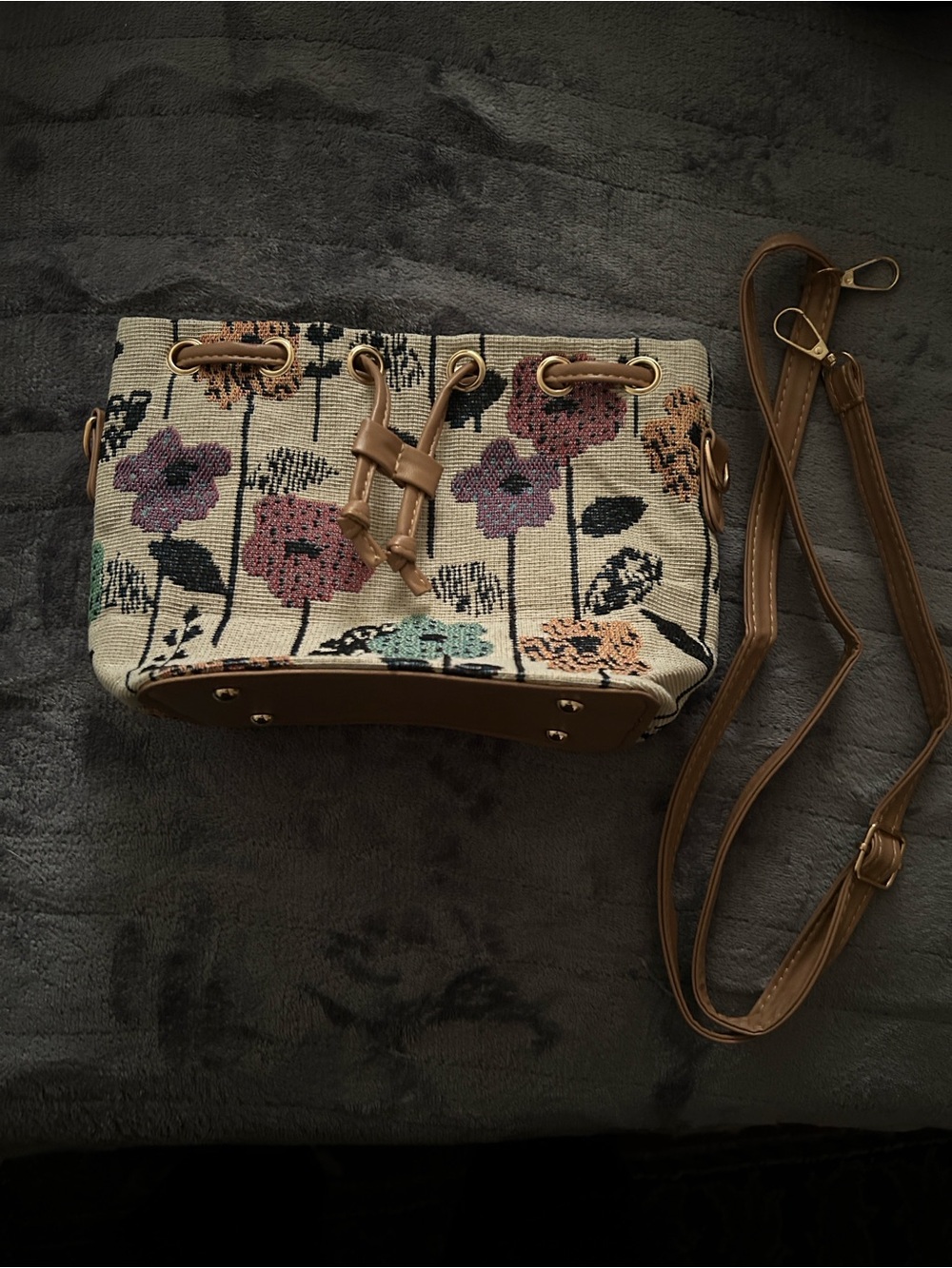 Floral Tapestry Drawstring Bucket Bag - Beige Floral